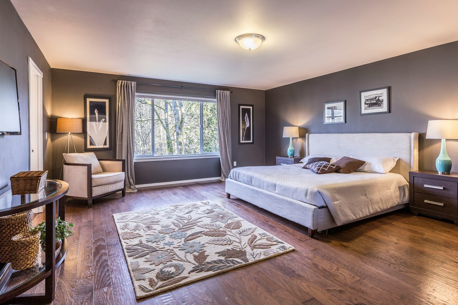 Soft rug over a wood floor beside a bed, a cozy bedroom texture idea