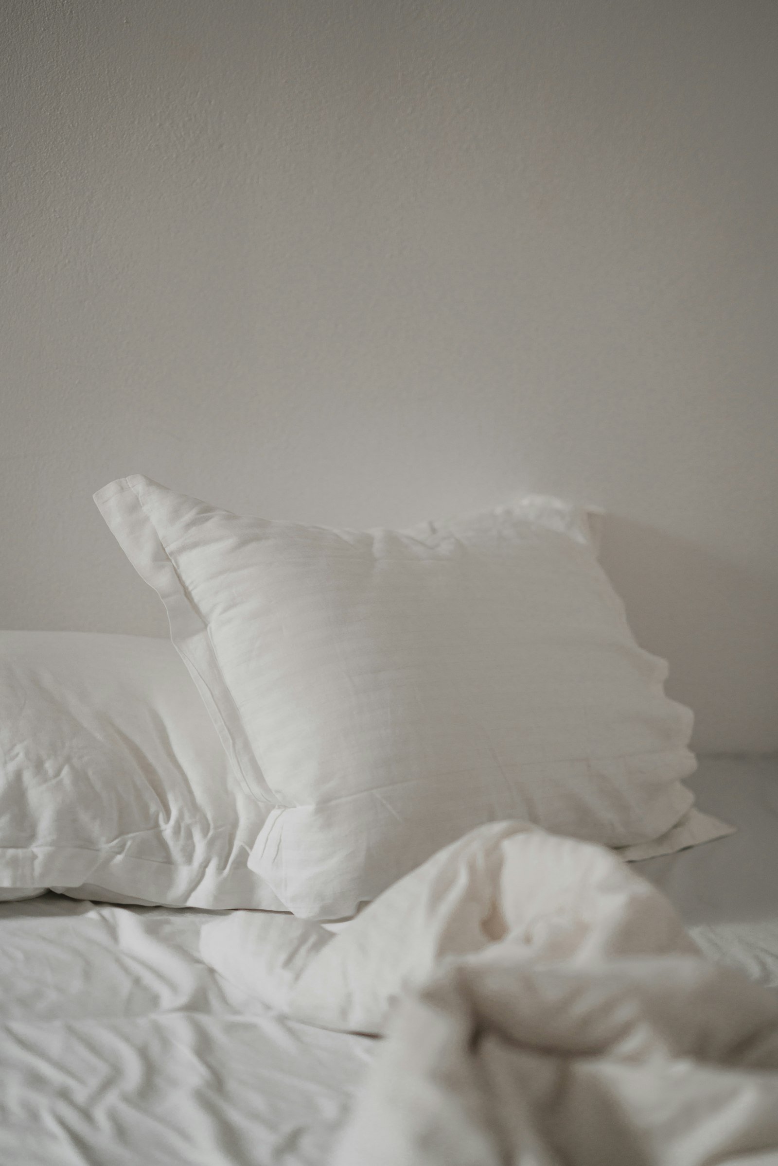 Layered linen bedding and pillows, a cozy bedroom idea