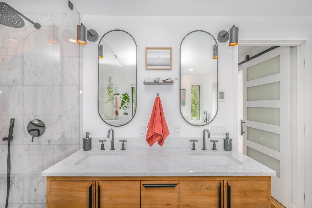 Modern bathroom lighting ideas with a wall mirror and soft layered light