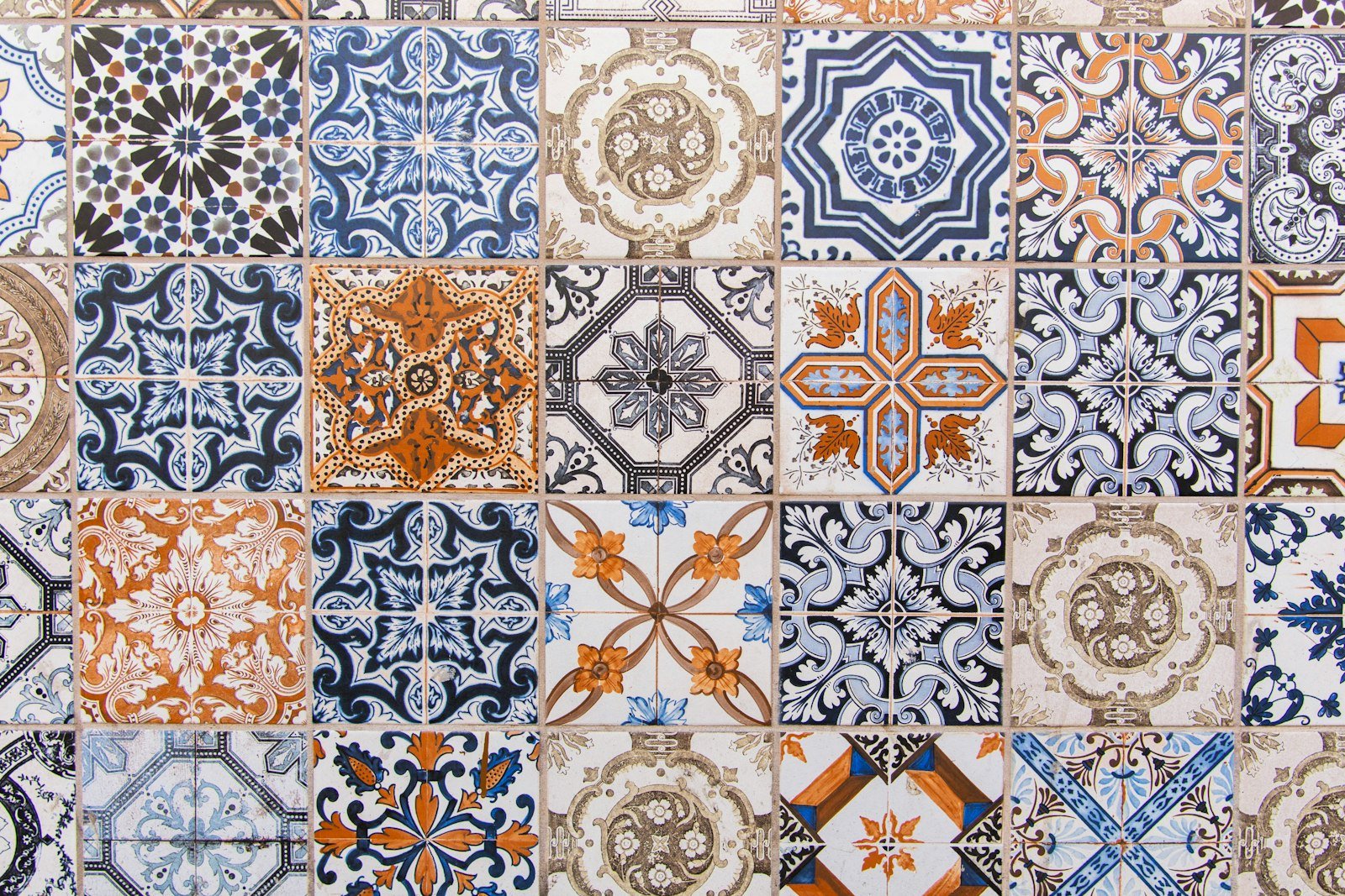 Colorful kitchen tile backsplash ideas with patterned ceramic tile